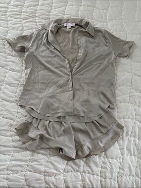 Birdy Grey Esther Pajama Set
Matte Satin Neutral Champagne